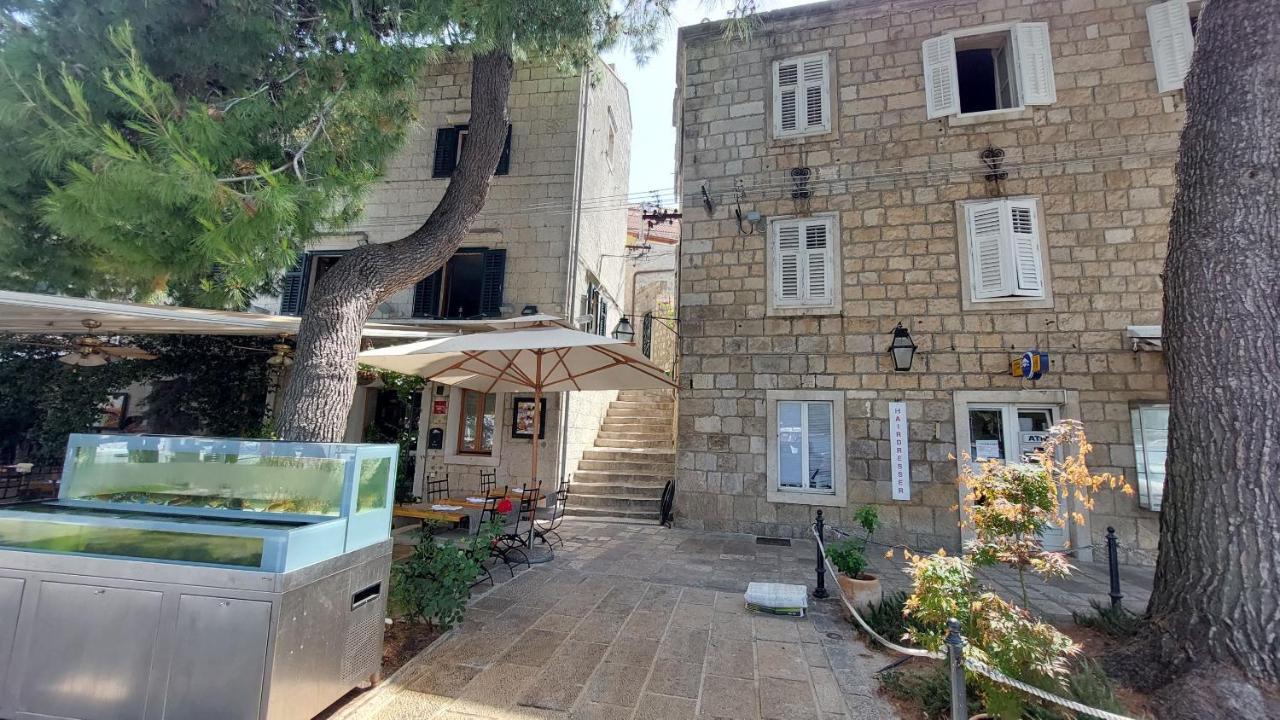 קאבטאט Palace Pernarius מראה חיצוני תמונה